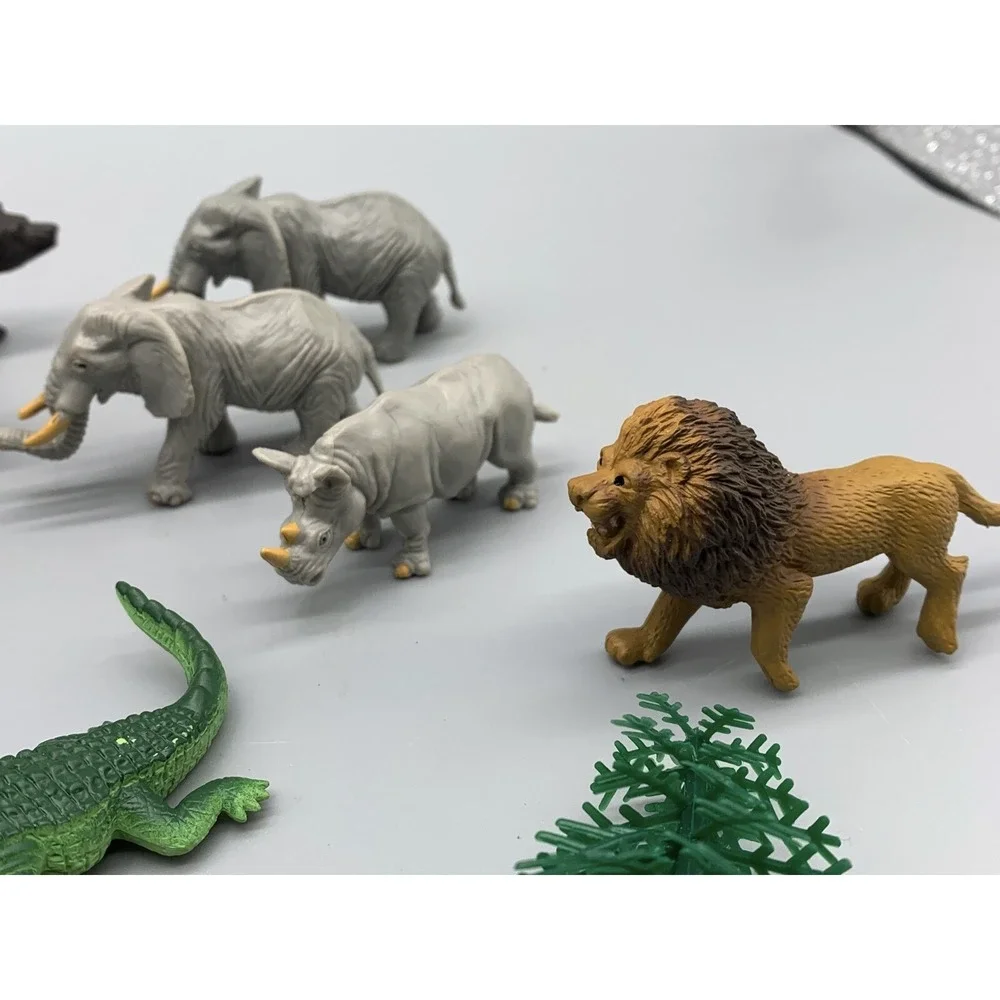Vintage Cake Toppers 24 piece Plastic Safari Wild Animals Jungle Zoo